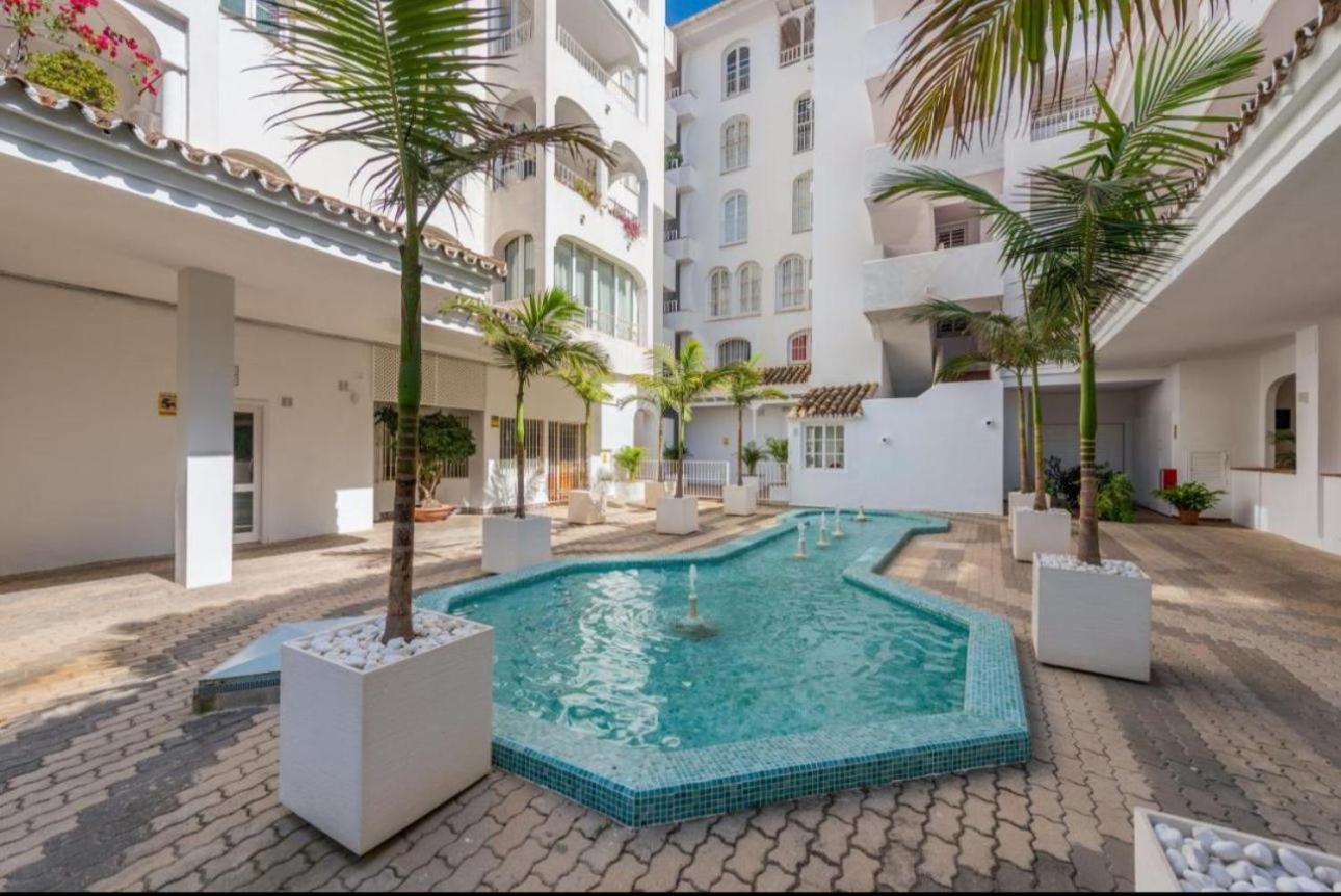 Modern 1Br Walk To Beach, Casino & Puerto Banus Apartment